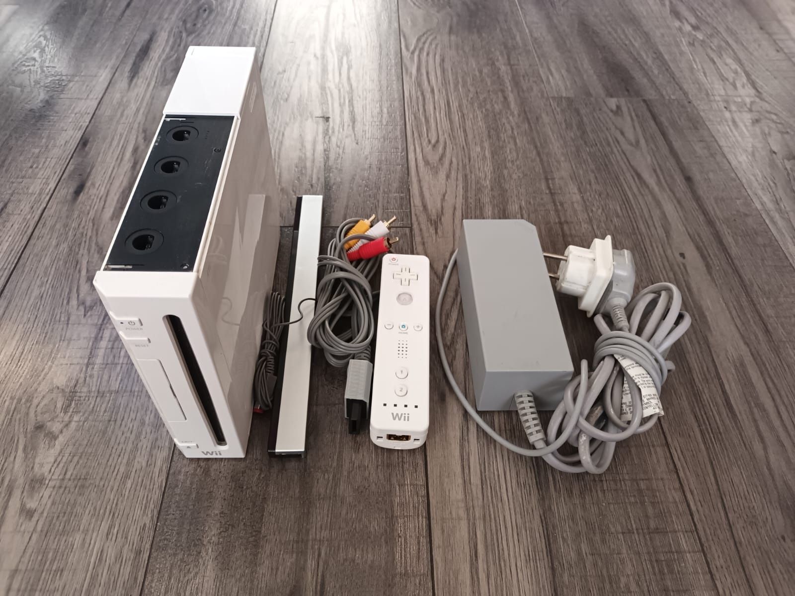 Konsola Nintendo Wii wersja z portami Gamecube