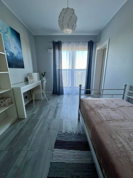 Duży pokój z garderobą oraz balkonem (ul. Grabiszyńska, Hutmen)