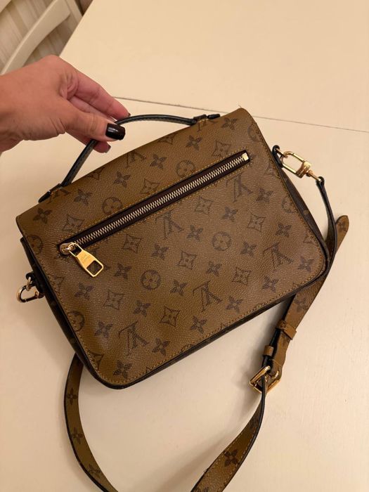 Сумка шкіряна в лого в ідеальному стані