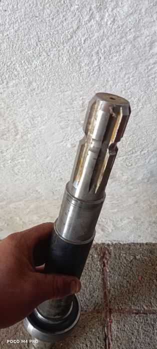 Eixo com ligação a tomada de força trator