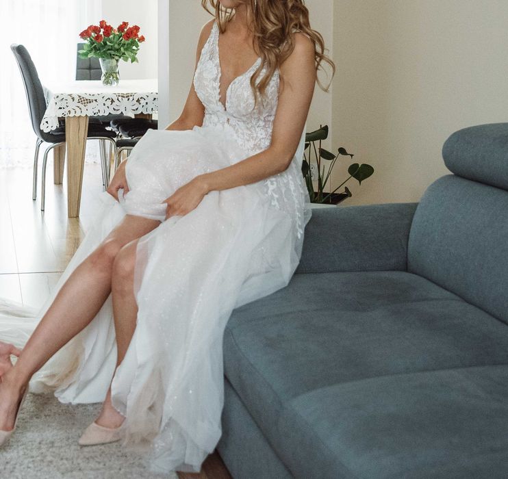 PRZEPIĘKNA błyszcząca suknia ślubna