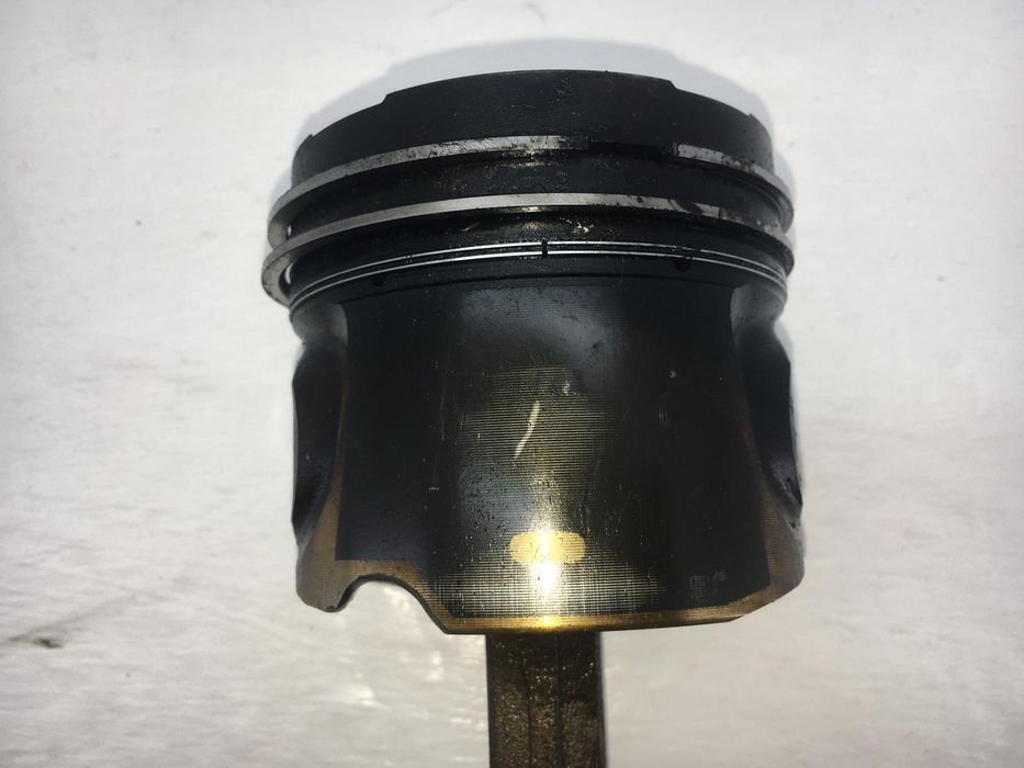 Шатун VOLVO XC60 2008-2013 (з поршнем, для двигуна D5244T) 31339269