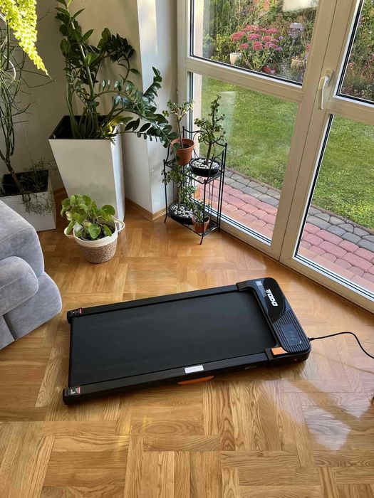 Bieżnia domowa TODO Walking pad z nachyleniem 6km/h, pilot, kółka