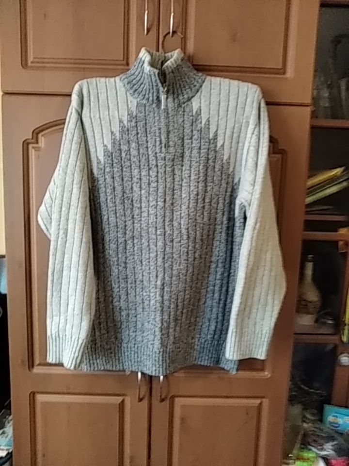 Шикарный тёплый свитер объем груди 125 -130см