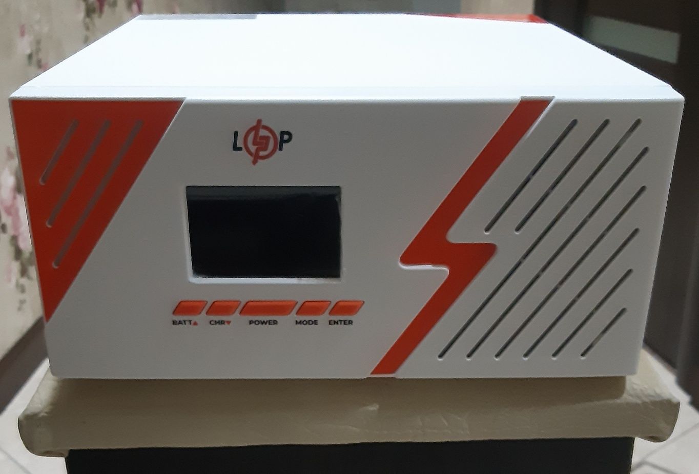 Інвертор/ДБЖ/безперебійник LogicPower LPM-PSW-1500VA (1050Вт) 12V