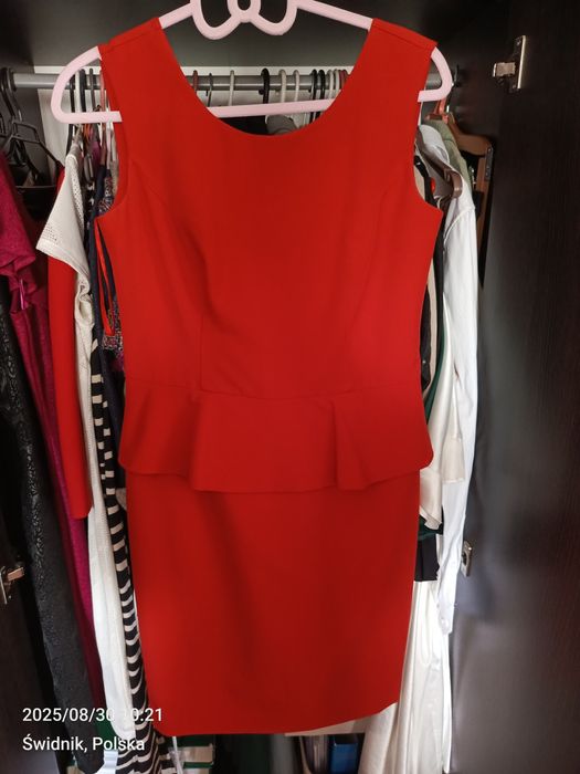 Sukienka z baskinką