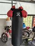 Saco de boxe com muito pouco uso