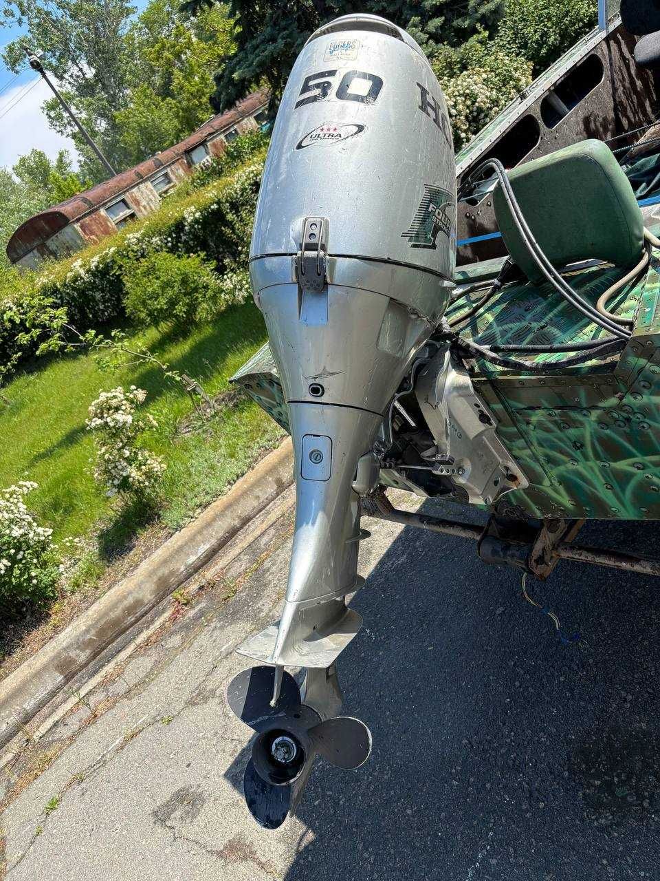 Продам Лодку с рулем, мотор Honda