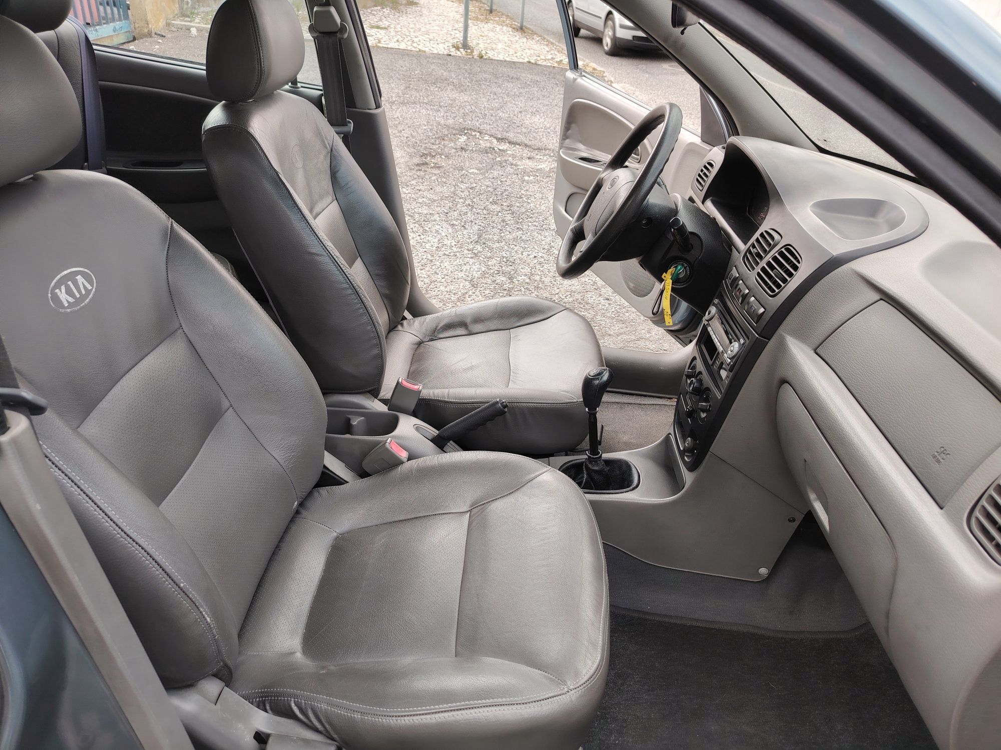 Kia Rio SW 1.3 só 135.000 km em excelente estado geral /Leia o anúncio