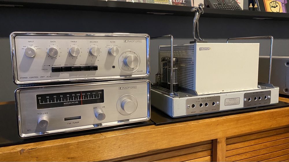 Radford STA25 + SC22 + FM 1 amplificador, Pré e tuner a válvulas