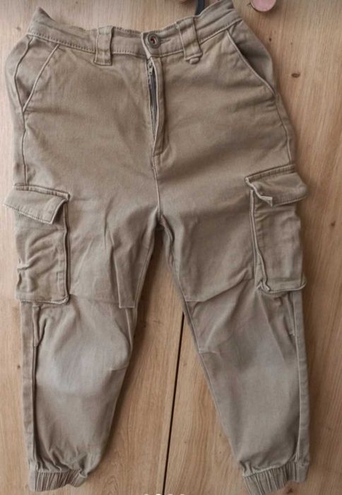 spodnie cargo z łańcuchem