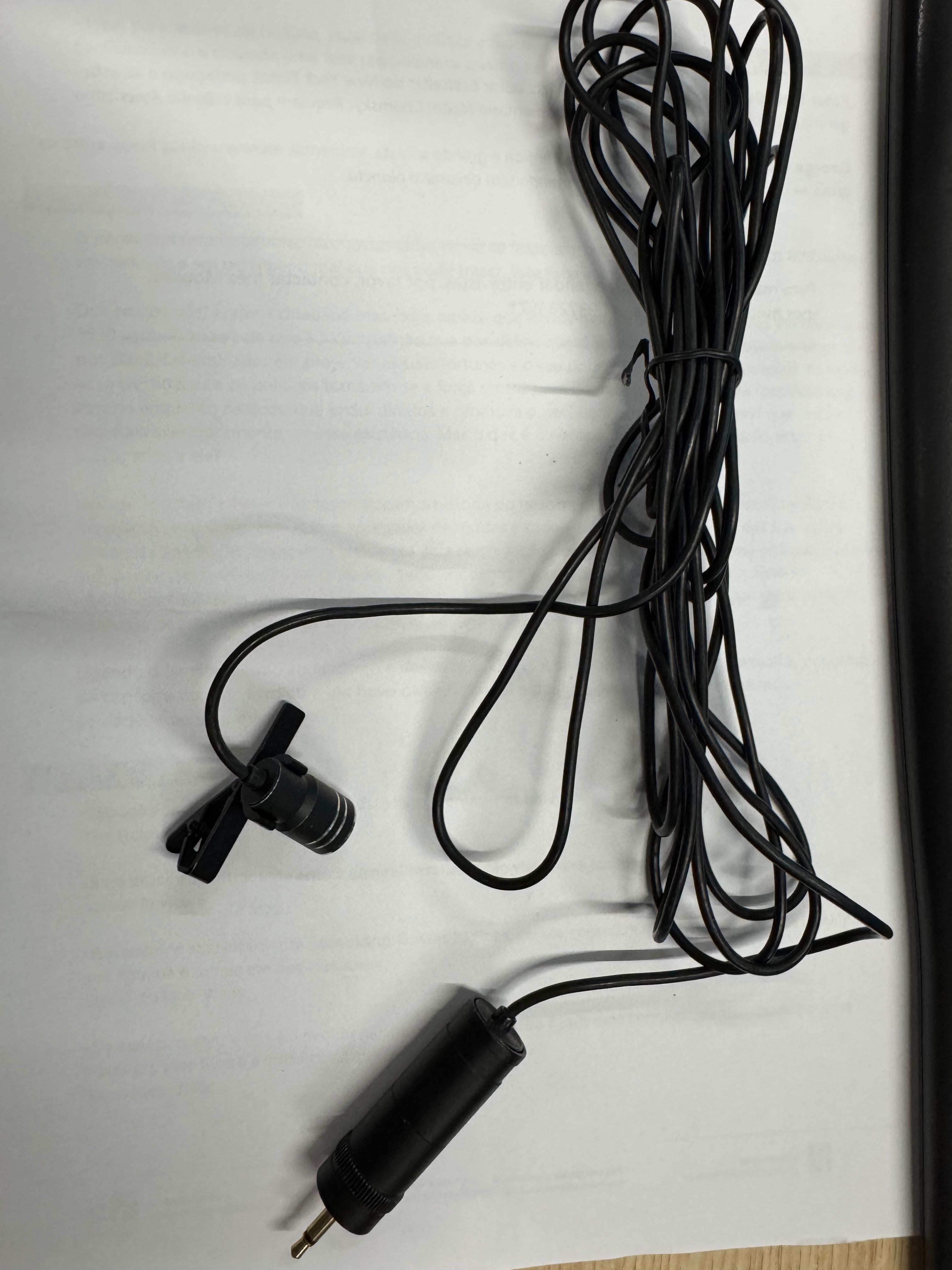 Microfone de lapela Yoga com fio EM-101