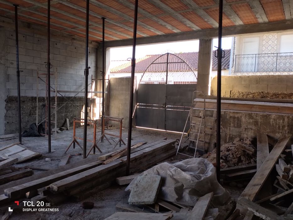 Portão em Ferro Metalizado Pintado de Cinza Escuro - 600€