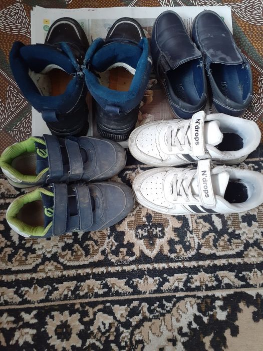 Взуття дитяче від 30 розміру 32 і дальше.Б/уДитячий одяг також .