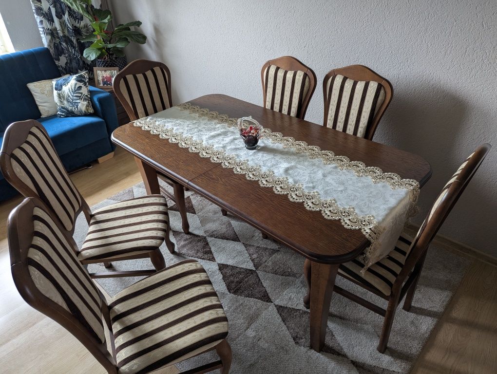 Stół z 8 krzesłami
