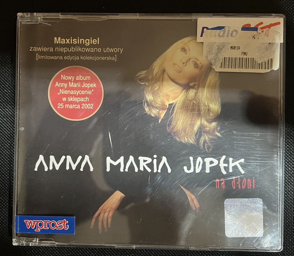 Płyta cd anna maria jopek na dłoni