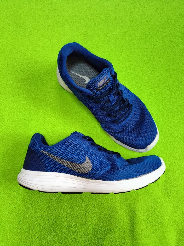 Кросівки Nike Revolution 3