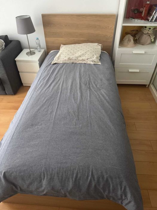 Mobilia de Quarto com Cama / Secretária / Sofá / Cadeira
