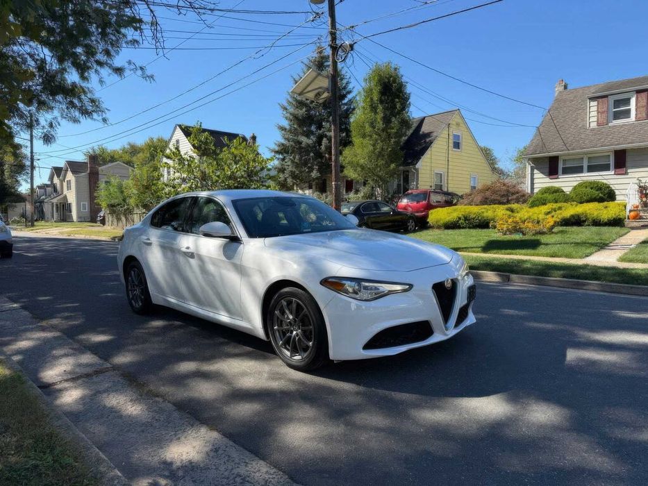 Alfa Romeo Giulia      2018