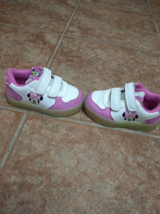 Sapatilhas com luzes da Zippy tamanho 21