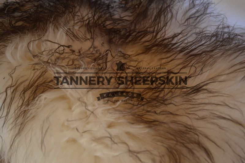 Skóra Naturalna Muflon Szary Island Kręcona 90-110cm Biało Szara