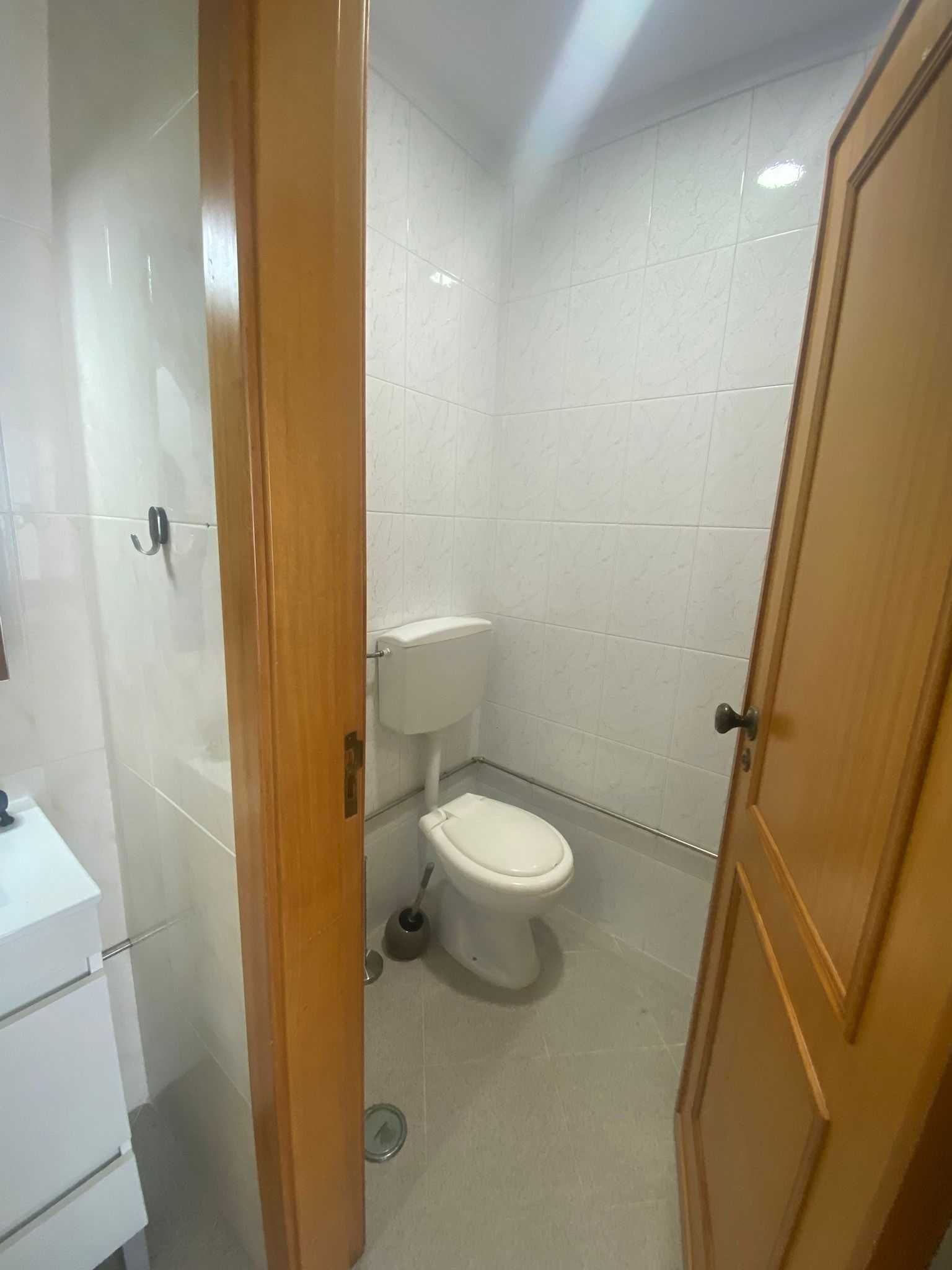 Arrenda-se Loja Remodelada para T2 - 875€ c/ internet incluída.