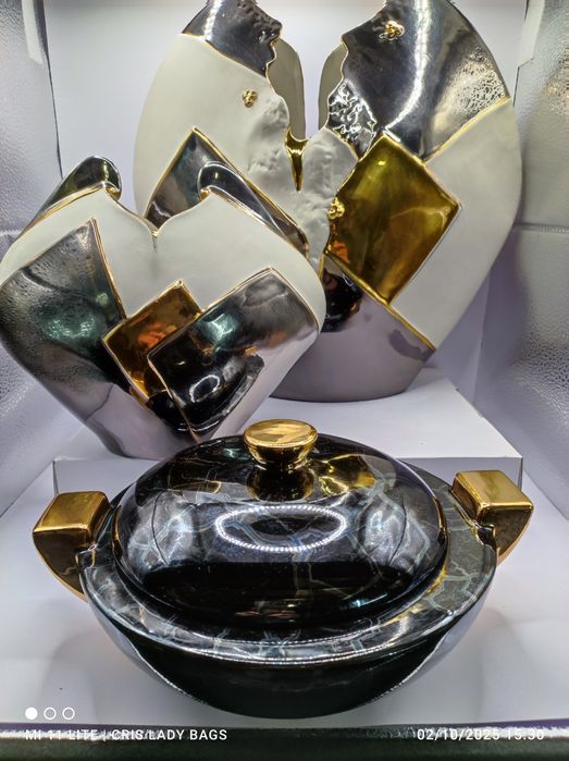 3 Peças de Porcelana Espanhola Galos 2 Jarras e 1 Bomboneira
