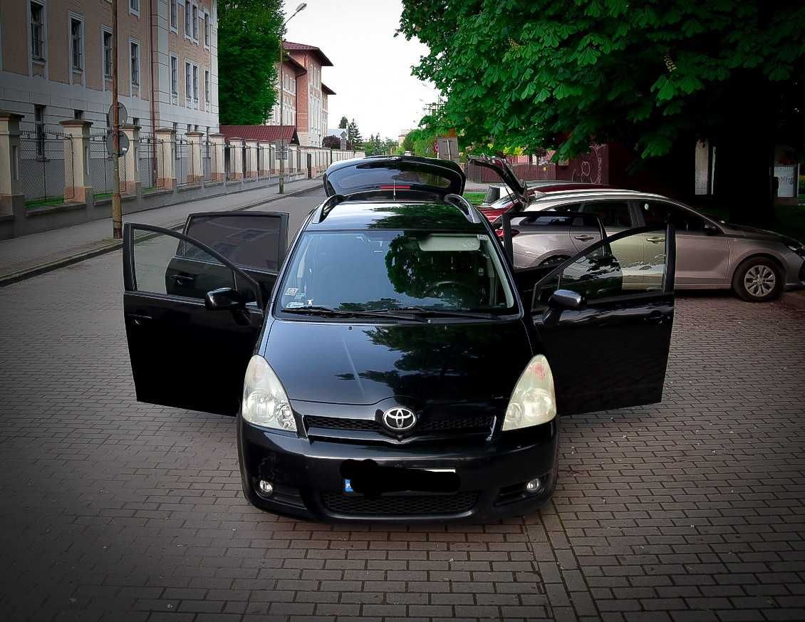 Toyota Corolla Verso 2004