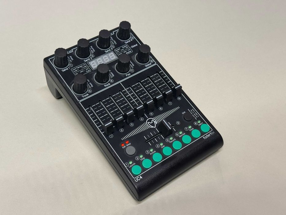 Faderfox UC4 kontroler MIDI