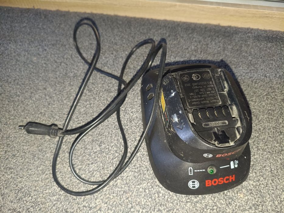 Зарядний пристрій Bosch AL 2215 CV