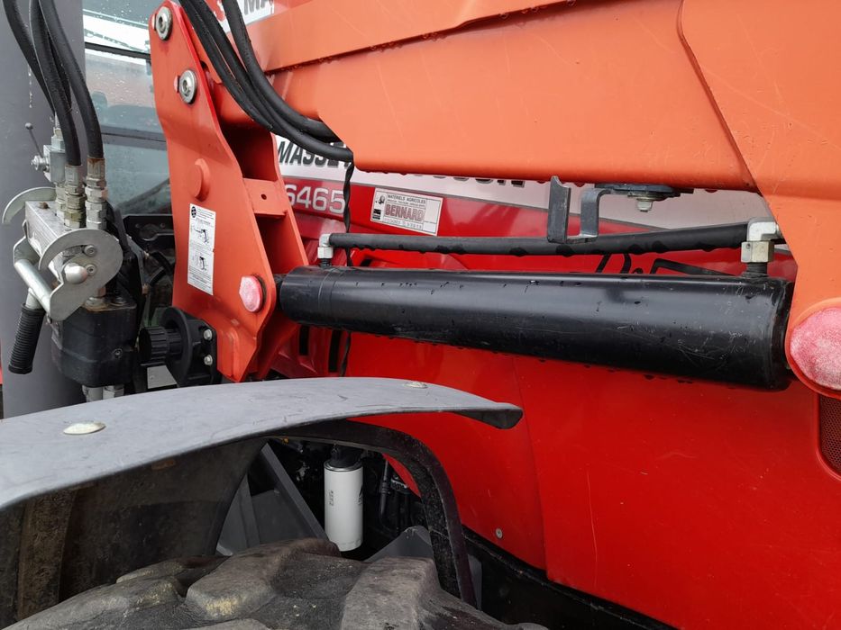Massey Ferguson 6465 z ladowaczem renault Claas Ares Fendt