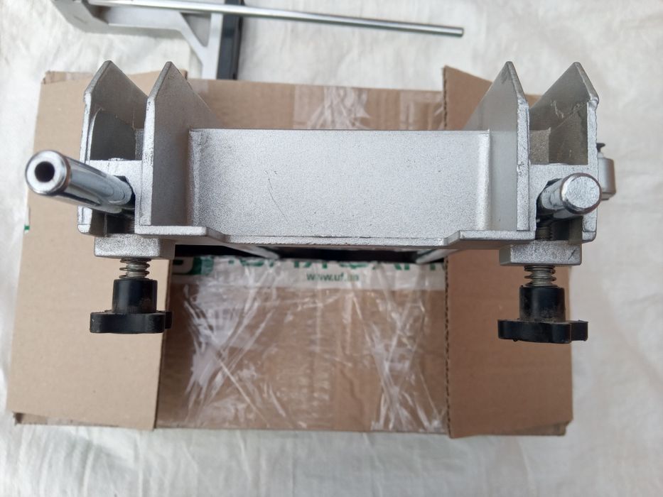 Паралельний упор для фрезера