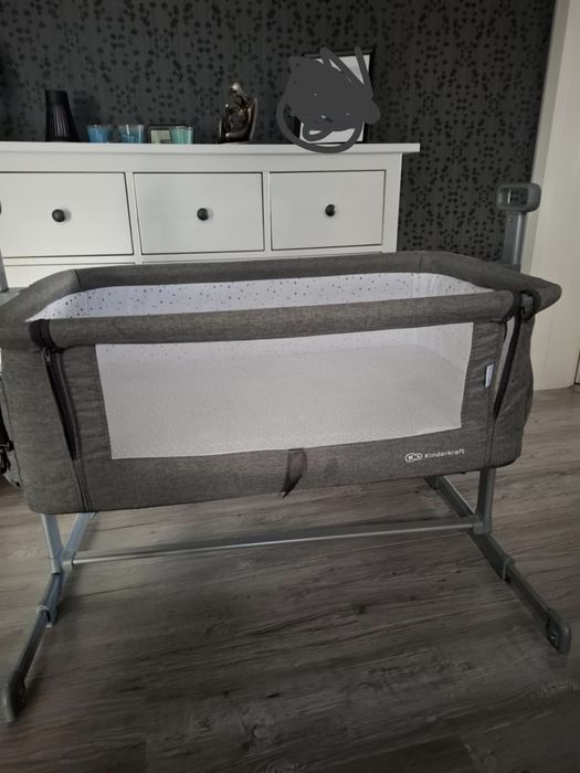 Łóżeczko dostawne dostawka Kinder Kraft kolor szary z materacem
