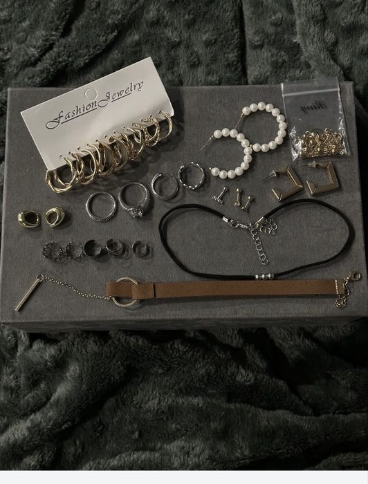 Жіночі аксесуари нові