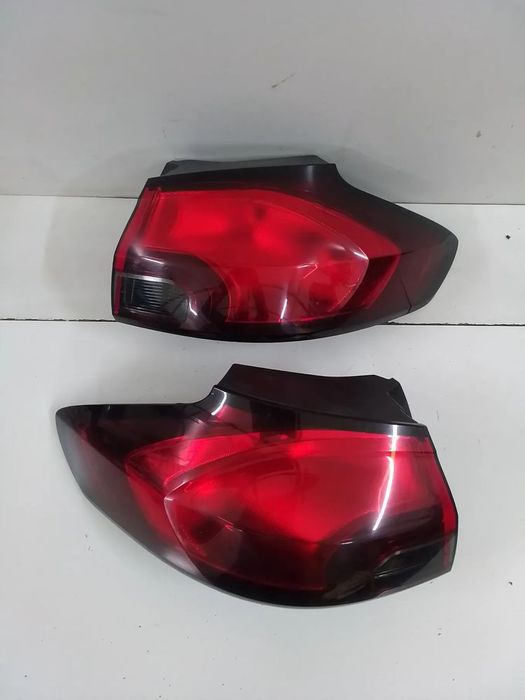 39033313 39033312 lampa lewa prawa tylnia opla zafira c 2018r.