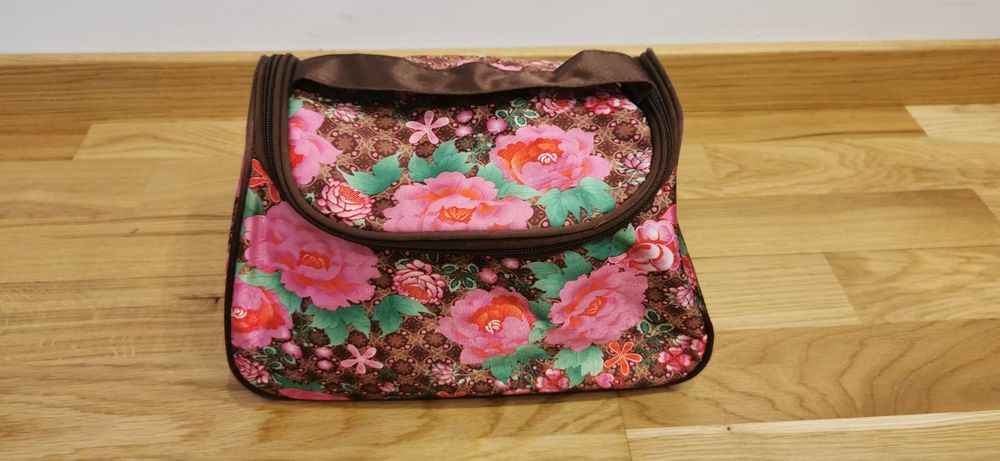 Zestaw podróżny torba +kosmetyczka w kwiaty, malutka w kwiaty +gratis