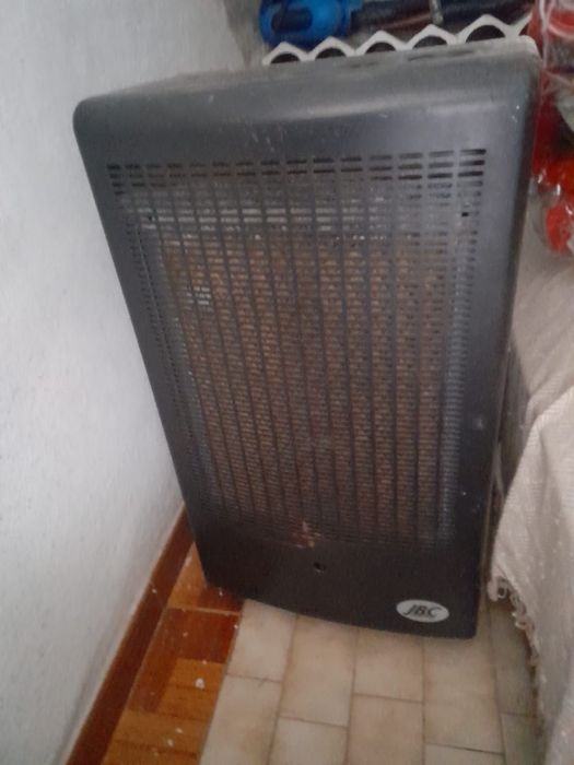 Aquecedor a gás praticamente novo.