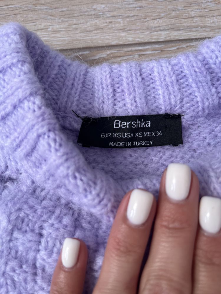 Продам свитер bershka