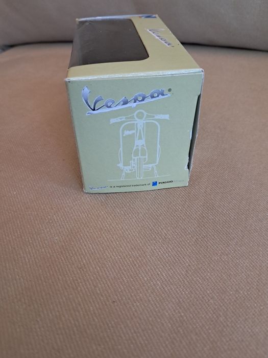 Vespa 125 6 Giorni 1952 escala 1:43
