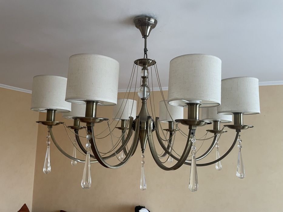Люстра на 8 плафонів