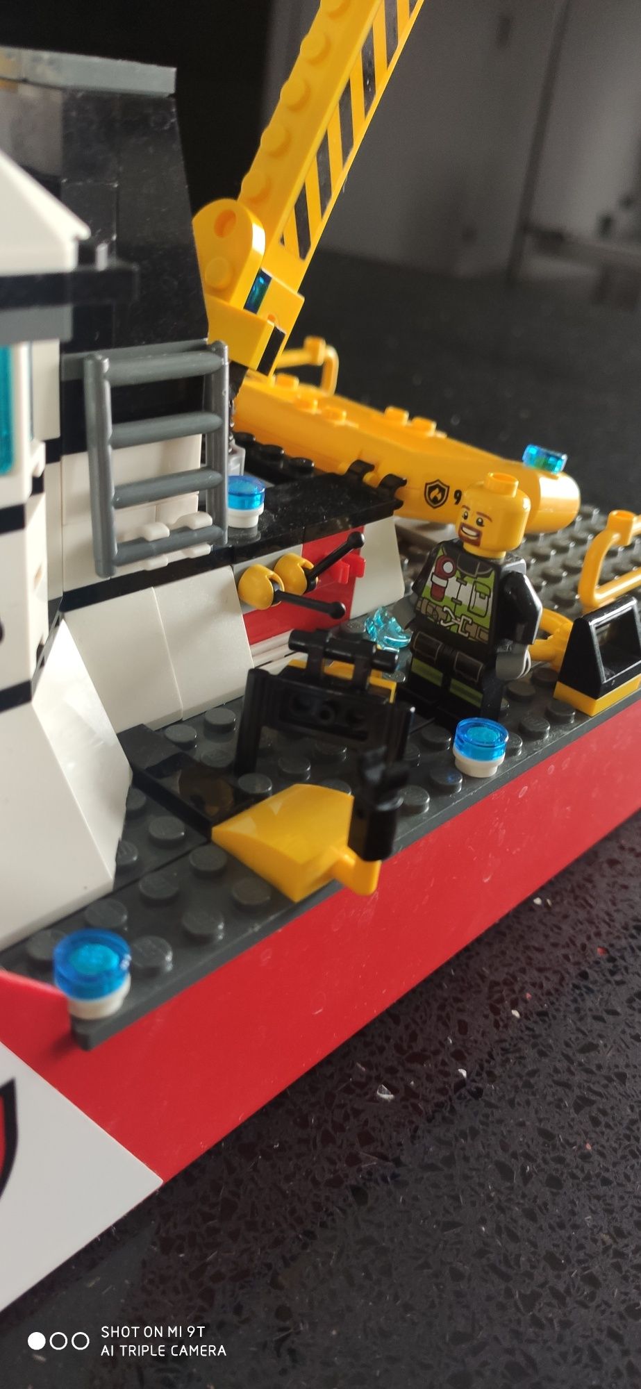 Zestaw Lego 60109 - łódź strażacka