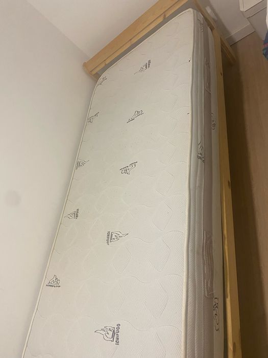 Cama, estrado e colchão tudo por 70€