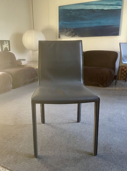 4 cadeiras em couro sintético cinzentas (preço negociável]