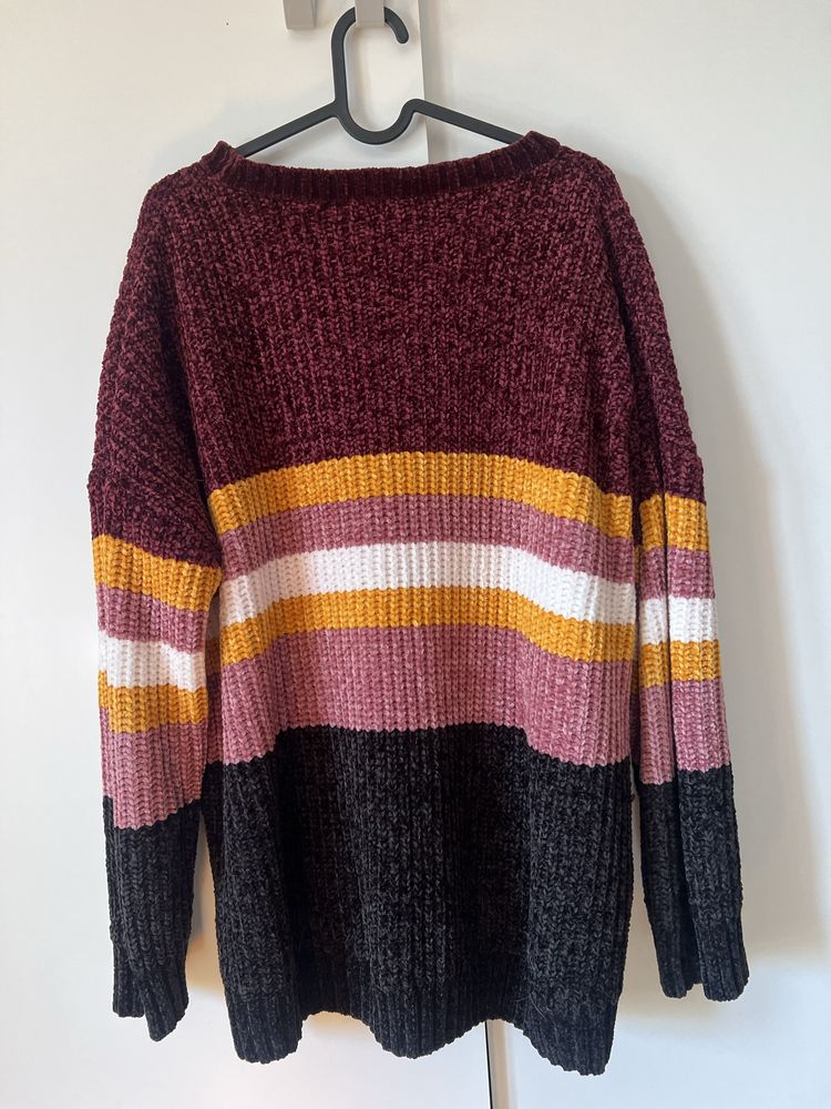 Kolorowy sweter w paski