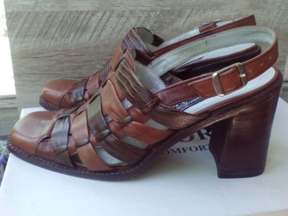 Продам босоножки (шлепанцы) женские