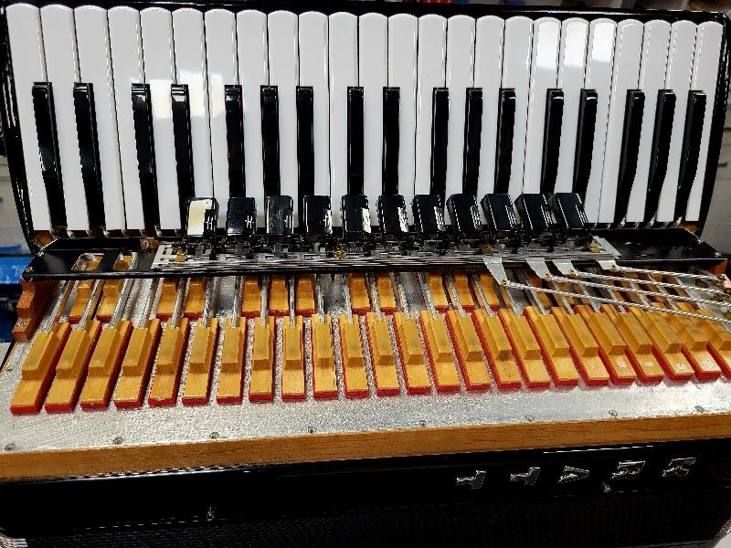 Akordeon Kratt Karat 414 120-basowy, z futerałem