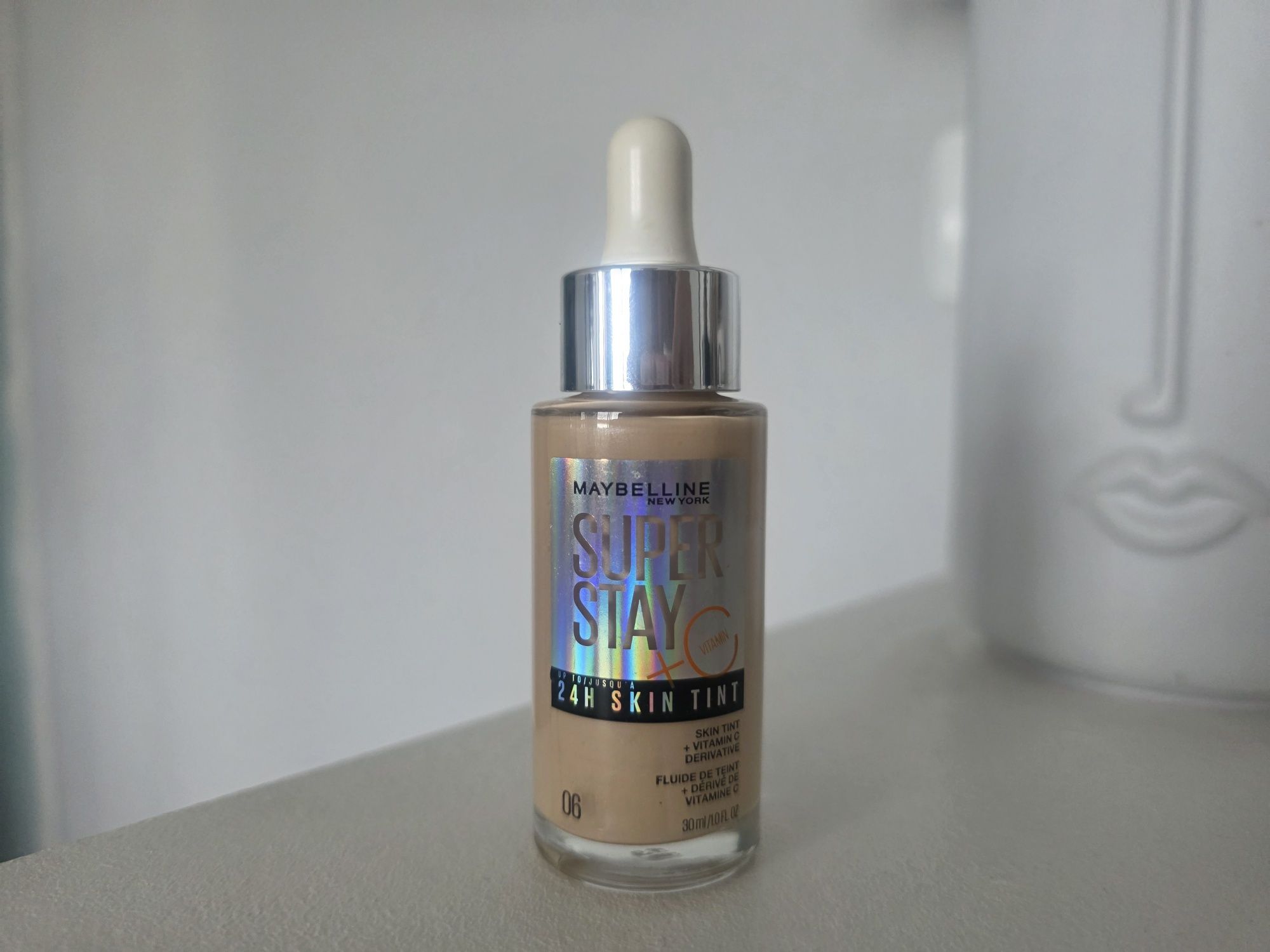 Podklad w płynie Maybelline Super Stay 24h skin tint 06
Podkla