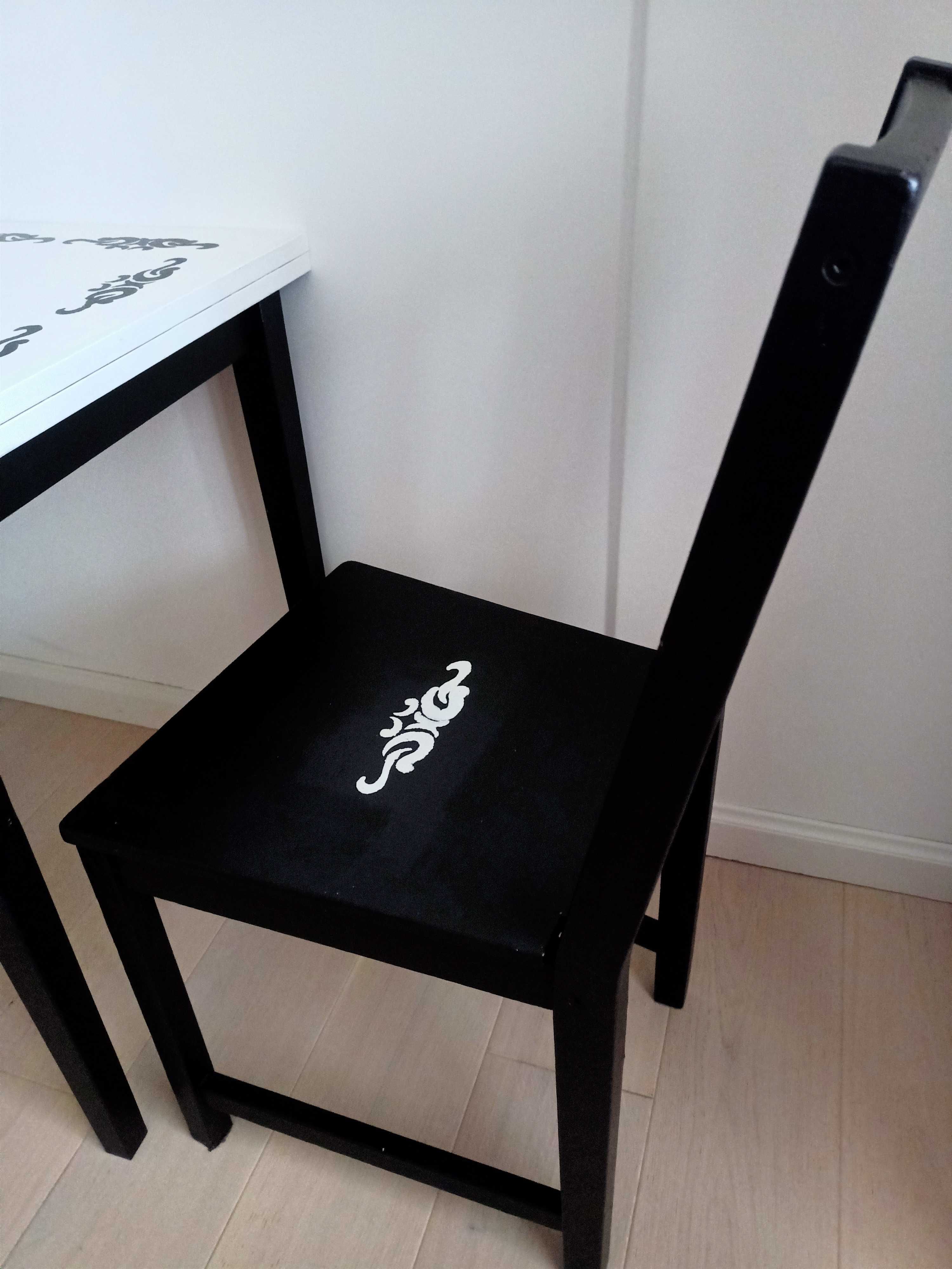 Ikea. Stół z dwoma krzesłami do renowacji.