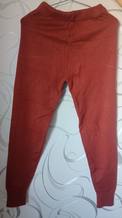 Продам шерстяной костюм,теплый на девочку 11-14 лет