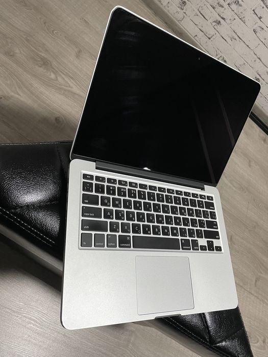 Продам MacBook Pro (с дисплеем Retina, 13 дюйм., начало 2015 г.)